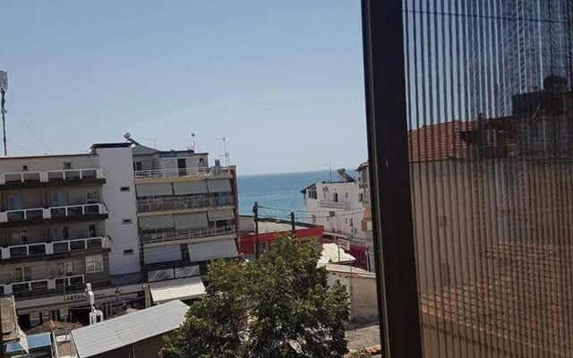 Appart 4 Modern Apartment In Paralia Featuring A Balcony And Views 50M