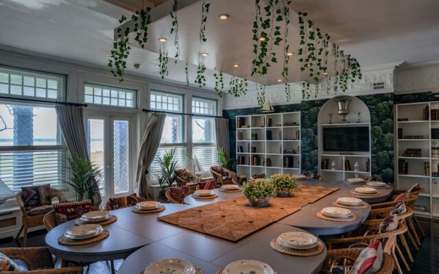 Manor House / 10-bed Home on Osea Island, Essex