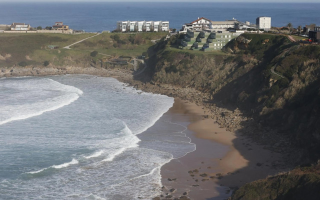 Piso sobre mar junto al Faro de Suances
