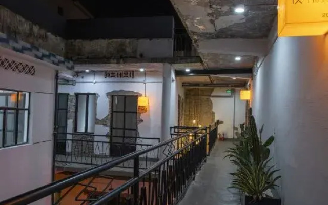 Door Woodworks Homestay