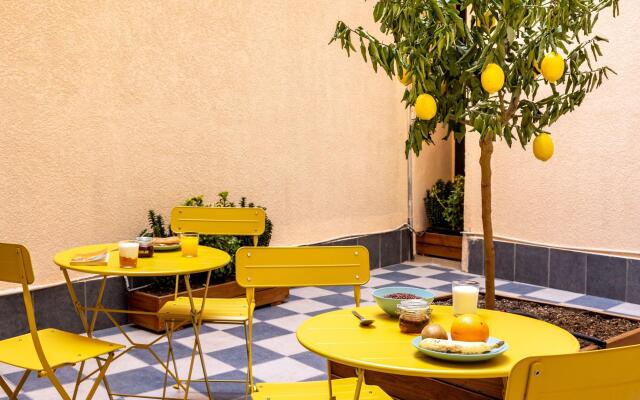 Petit Hostel Palacio Real