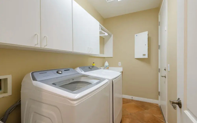 Casa Hermosa 4 Bedroom Home by Redawning