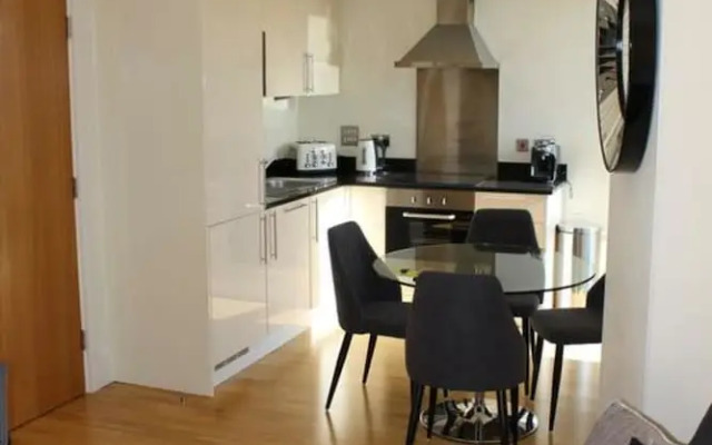 Red-Naxela Canary Wharf Apartments