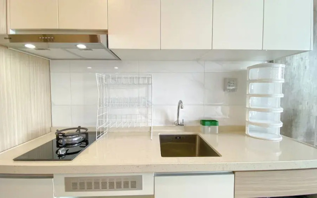 Warm And Homey Studio At Sky House Alam Sutera Apartment