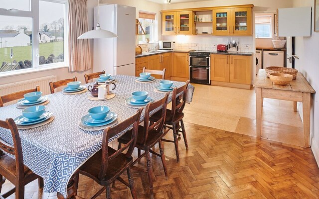 Host Stay Penrheol Farmhouse