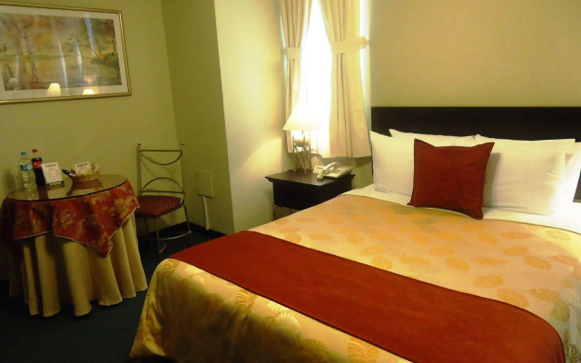 Leon De Oro Inn & Suites