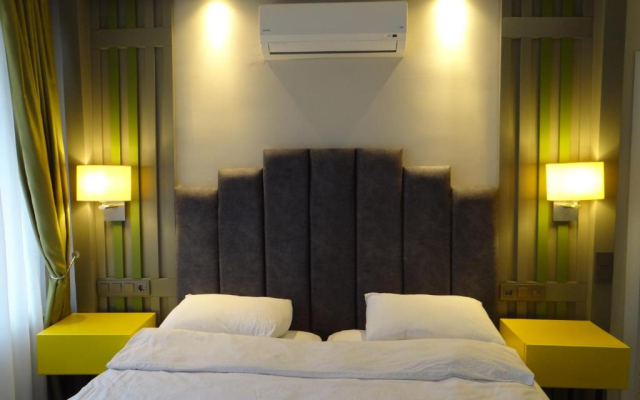 Twin Apart Hotel