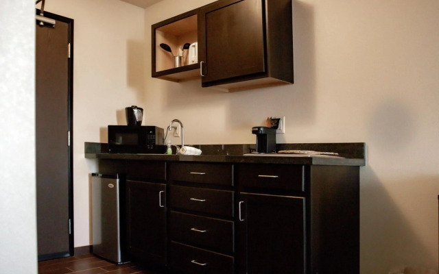 Black Gold Suites Stanley