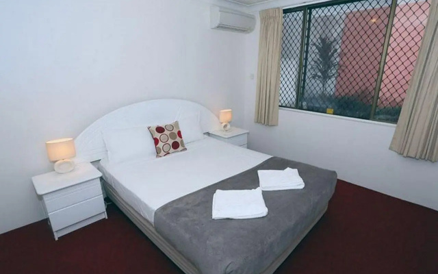 St Tropez Apartments – Guest Rooms – Gold Coast