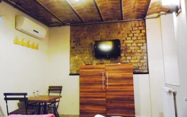 Leon Suites