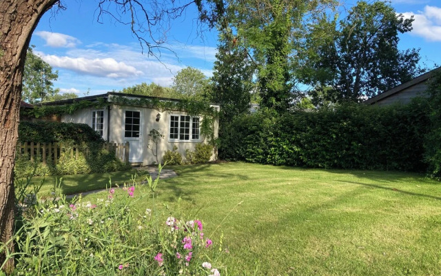 October House Holiday Cabin