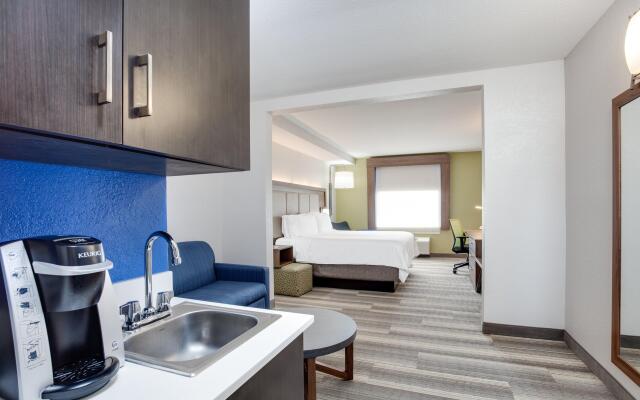 Holiday Inn Express Hotel & Suites Clewiston, an IHG Hotel