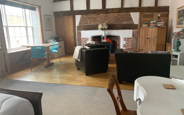 Rooms at no Three, Chameleon House