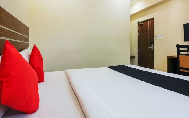 OYO 8941 Hotel Golden Leaves