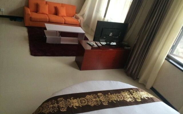 Yichuan Longsheng Business Hotel