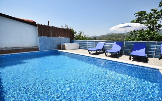 Villa Teo 1 by Helaltatilvillari
