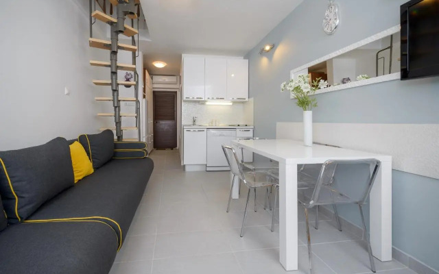 Top Location! Beach & Center Apt 4