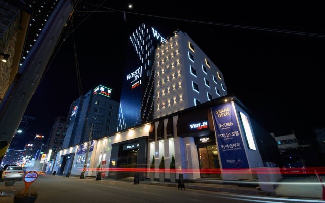 West In Hotel