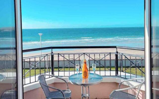Luxurious Beach Front Apartment in Portrush