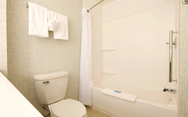 Holiday Inn Express And Suites Rochester Hill