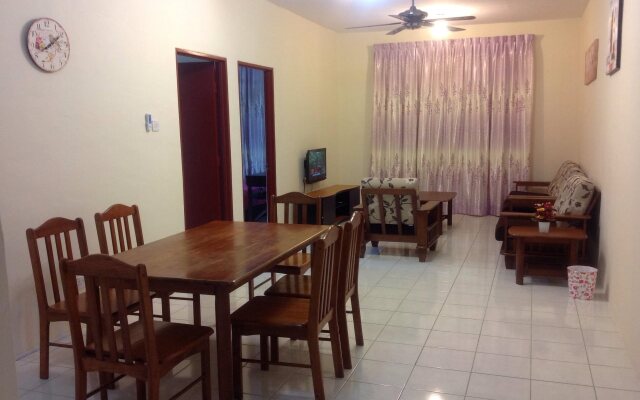 KK Holiday Suites Apartment