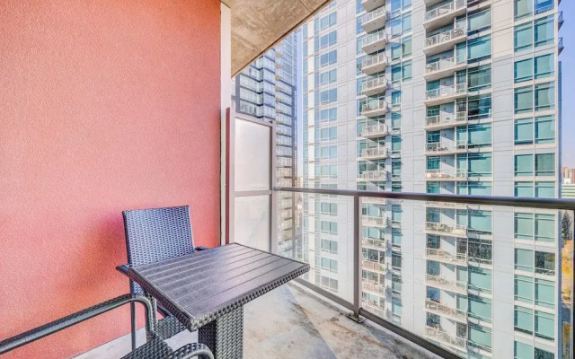 Luxury 2BR Condo - Downtown City Views