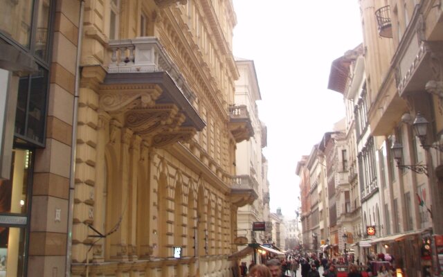 Budapest River Hotel