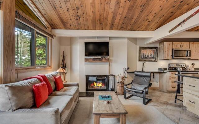 Laurelwood Condominiums Studio Premier Unit 309