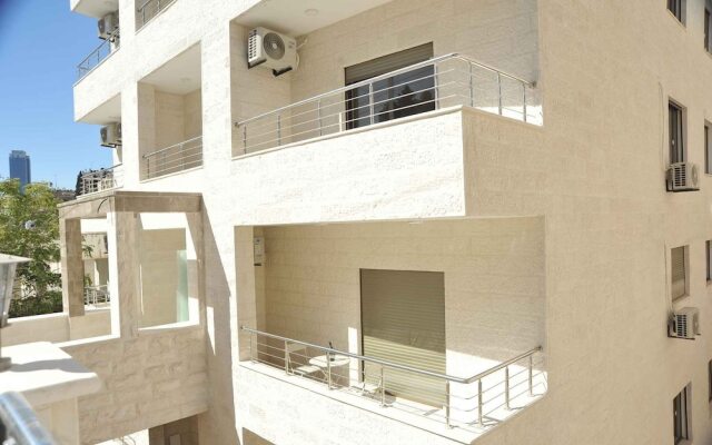 Amazing one Bedroom Apartment in Amman, Elwebdah 4