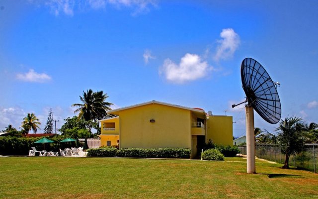 Tropical Winds Apartment Hotel