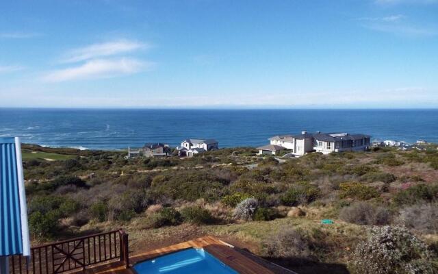 Pinnacle Point Pool Lodge