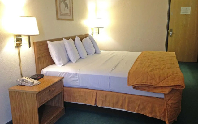 Capital O Amerihost Inn and Suites Fulton Hwy 54 MO