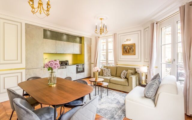 Sunshine 2 bedroom - Luxury at Louvre