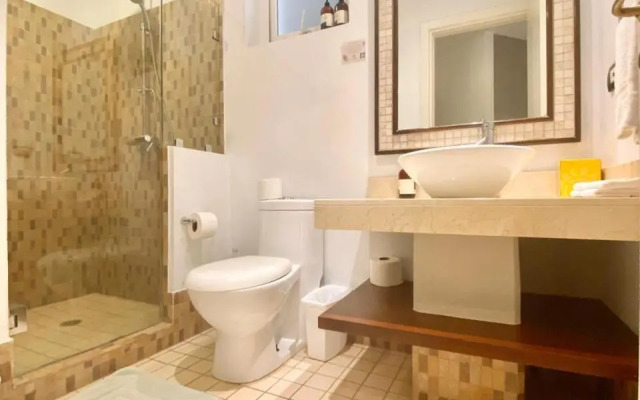 Upscale 2bdr with Jacuzzi - Beach - Fast wifi - Gym