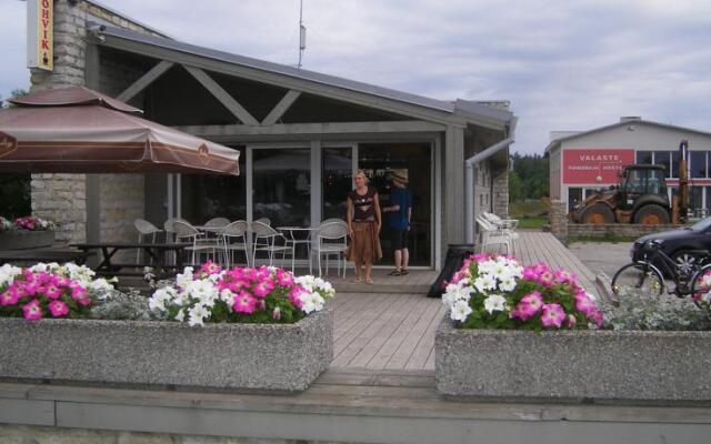 Valaste Guest house and Camping