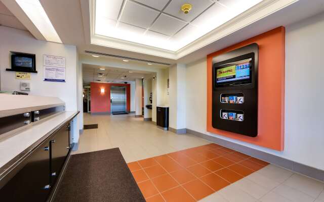 Motel 6 Toronto Mississauga