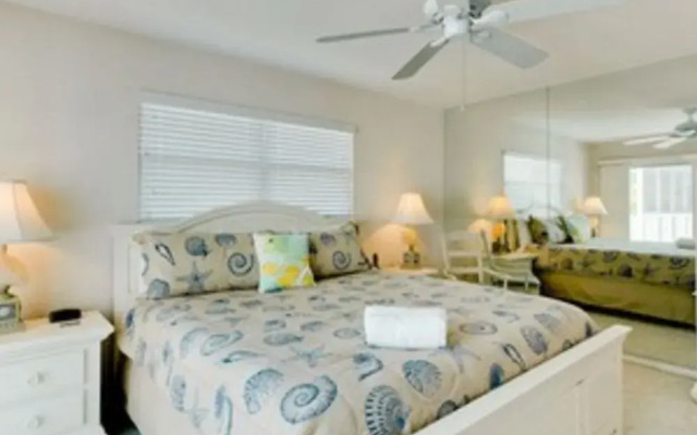 Holly Hideaway