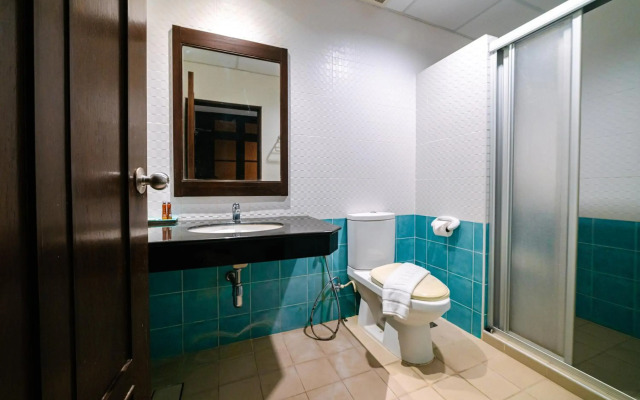 OYO 241 Ratana Hotel Sakdidet
