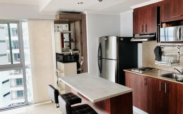 Luxury Suites Riverfront GYE