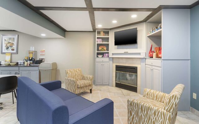 Quality Inn Newton at I-80