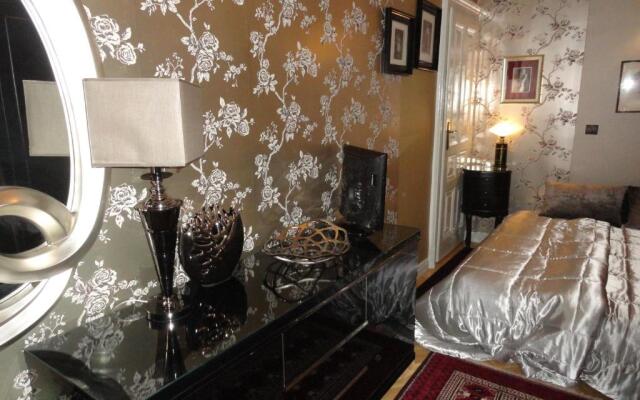 Boudoir Budapest Apartment