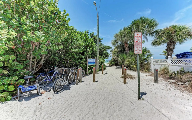 Island Serenity - 6250 Holmes #54