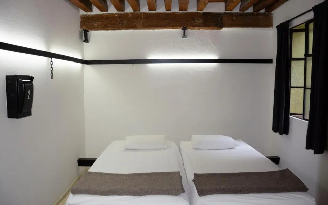 Downtown Beds - Hostel