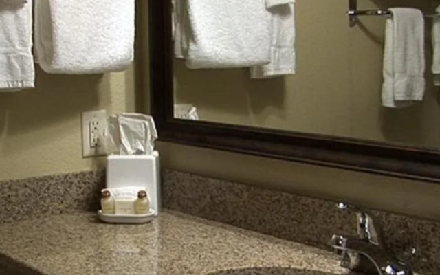 Evansville inn and suites