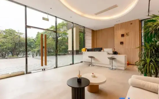 Yishan County Hotel Apartments (Yuyuan Subway Station Branch)