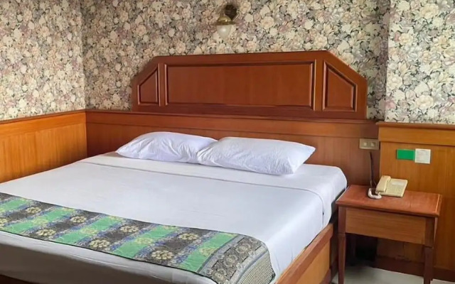 Sakol Grand Palace Hotel