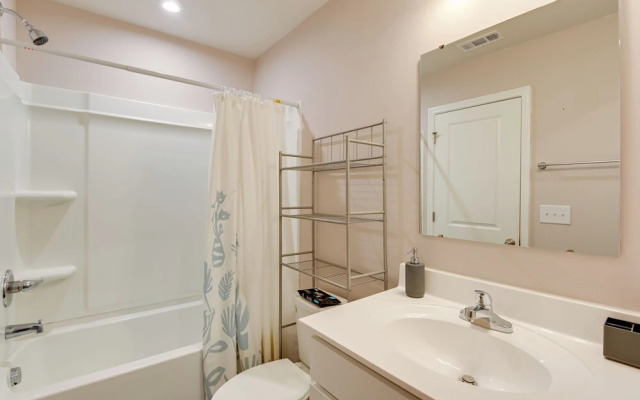 Pet-friendly Nashville Townhome: 10 Mi to Dtwn