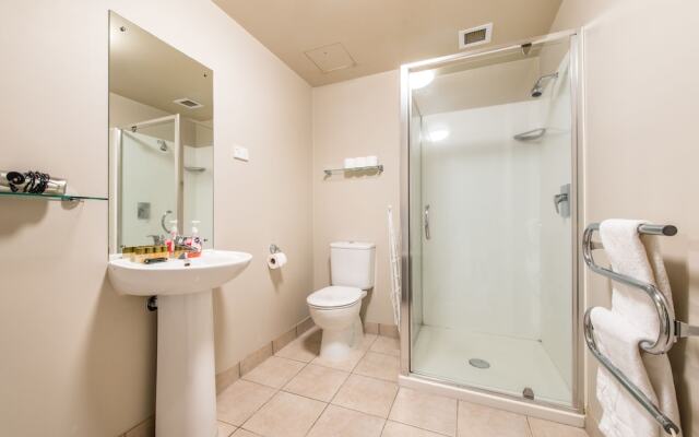 JHT - 2 BRM Apartment, Air Con, Close to SkyTower