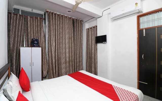 Oyo 18395 Star Palace