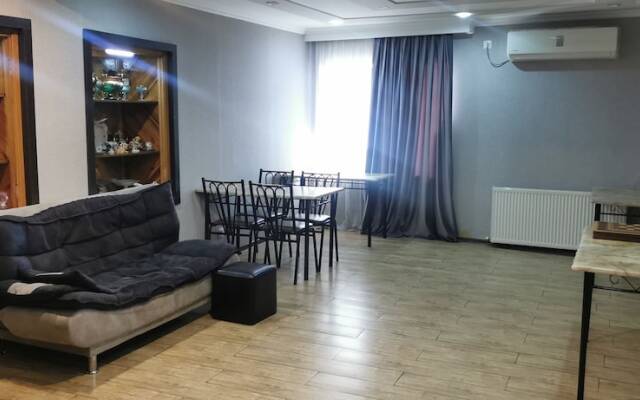 7 rooms